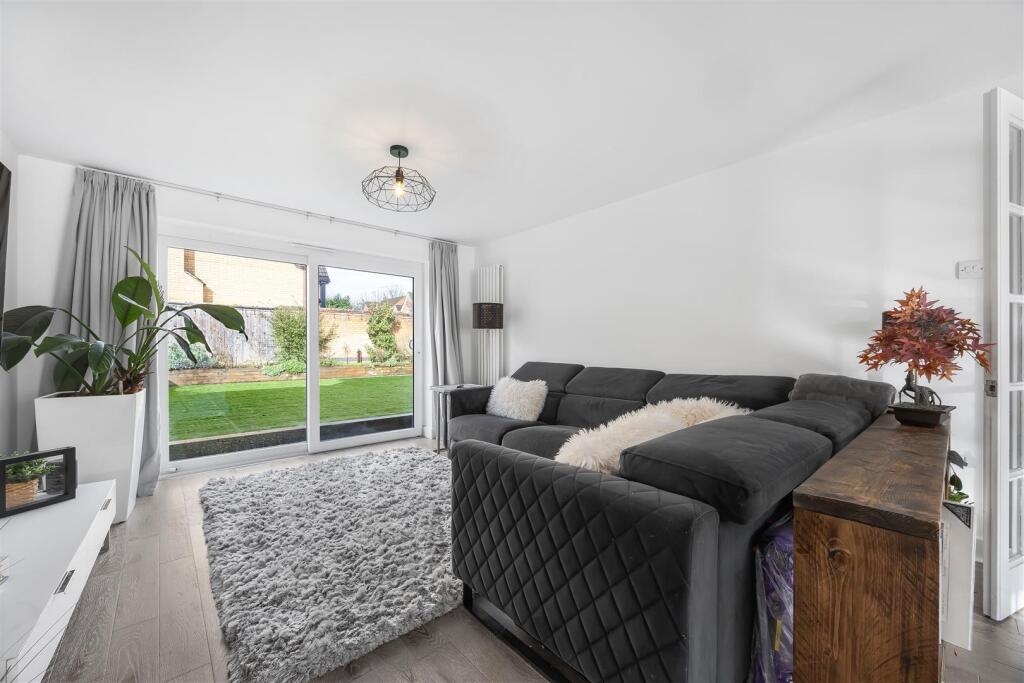 Blackthorn Close, Tilehurst, Reading, photo 4