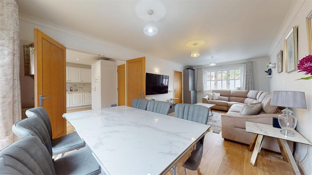 House in Milton Keynes, Monkston Park, Kents Hill, Monkston and Brinklow - View 4