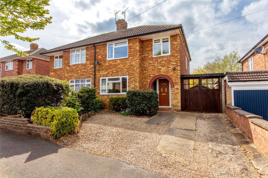 3-bed semi-detached on Manor Road, Toddington, Bedfordshire, LU5, £425,000