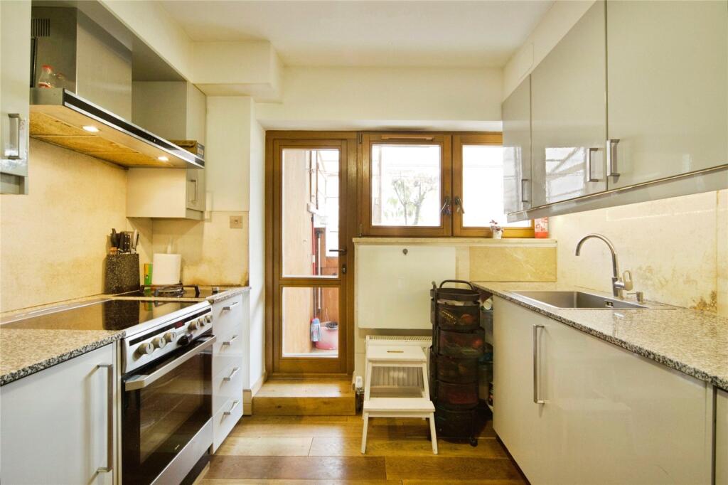 Apartment in London - View 5