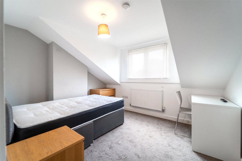 6 bedroom house for rent
