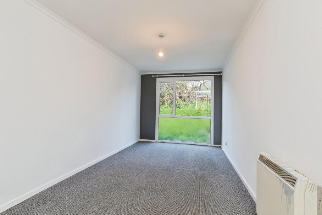Henderson Close, Trowbridge, BA14 photo 3