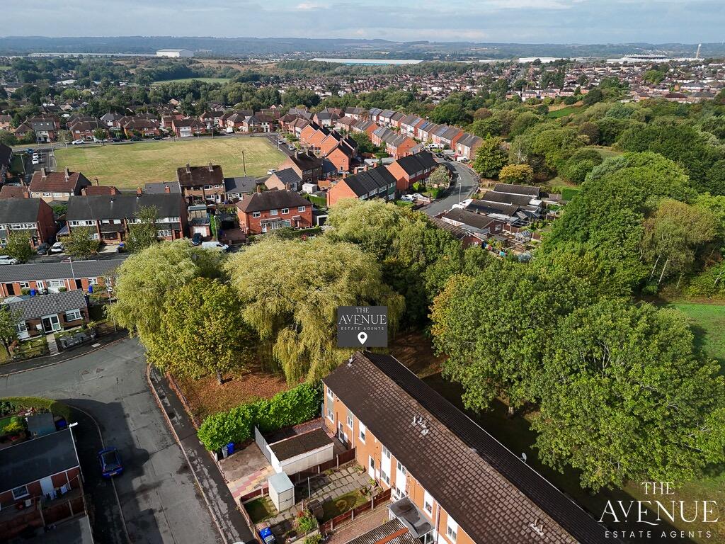 House in Stoke-on-Trent - More