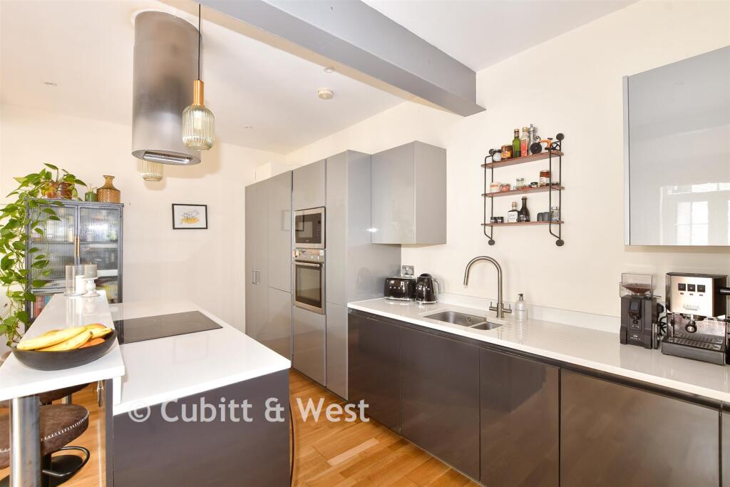 Apartment in Haywards Heath, Lucastes - More