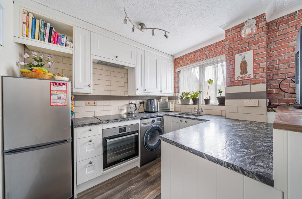 House in Elmbridge, Molesey - View 3