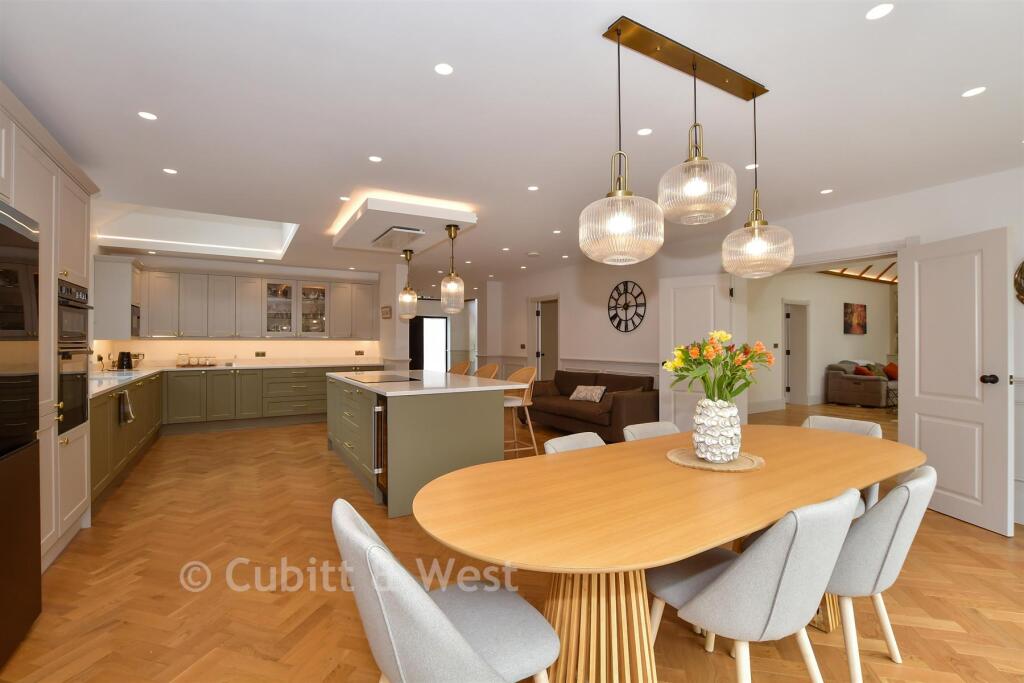 House in Pulborough, Broadford Bridge, West Chiltington - View 5