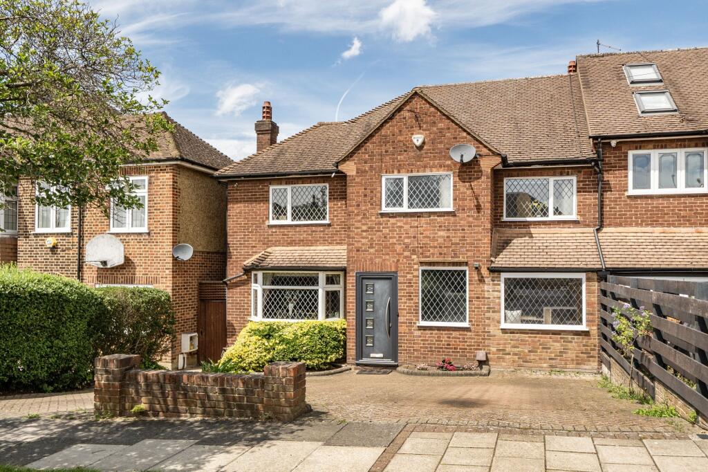 Main image of property: Cedar Rise, London, N14