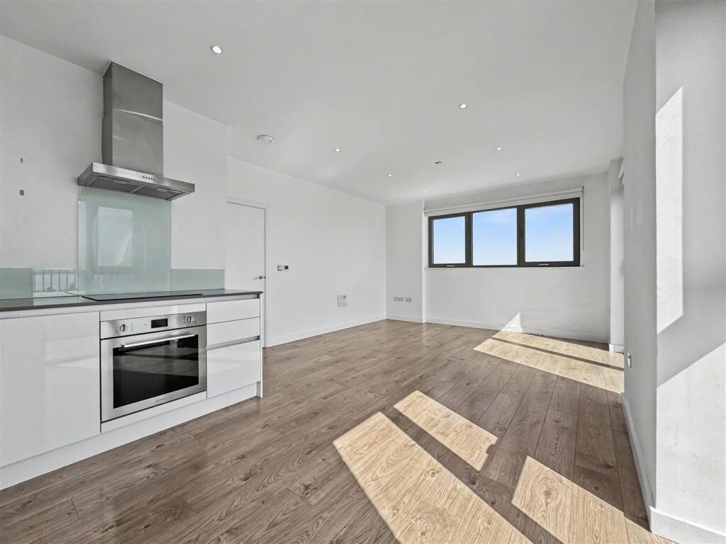 Apartment in London, Gallions Reach - More