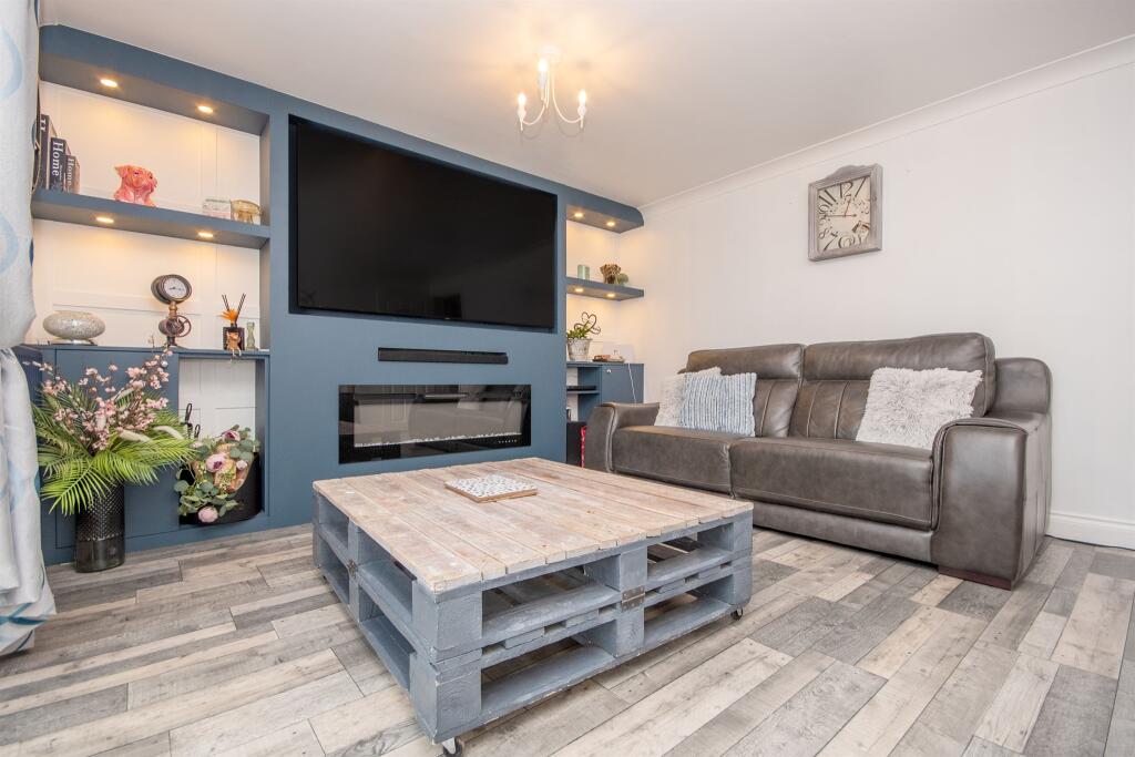 House in Kettering, Leisure Village - More
