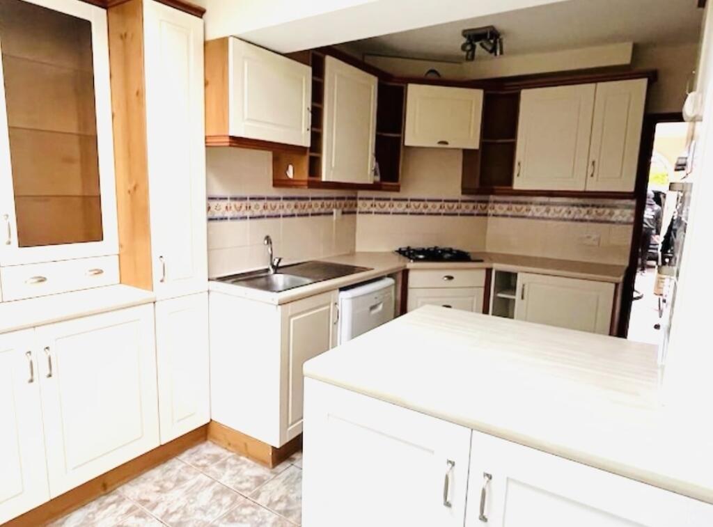 House in Harrow - View 4