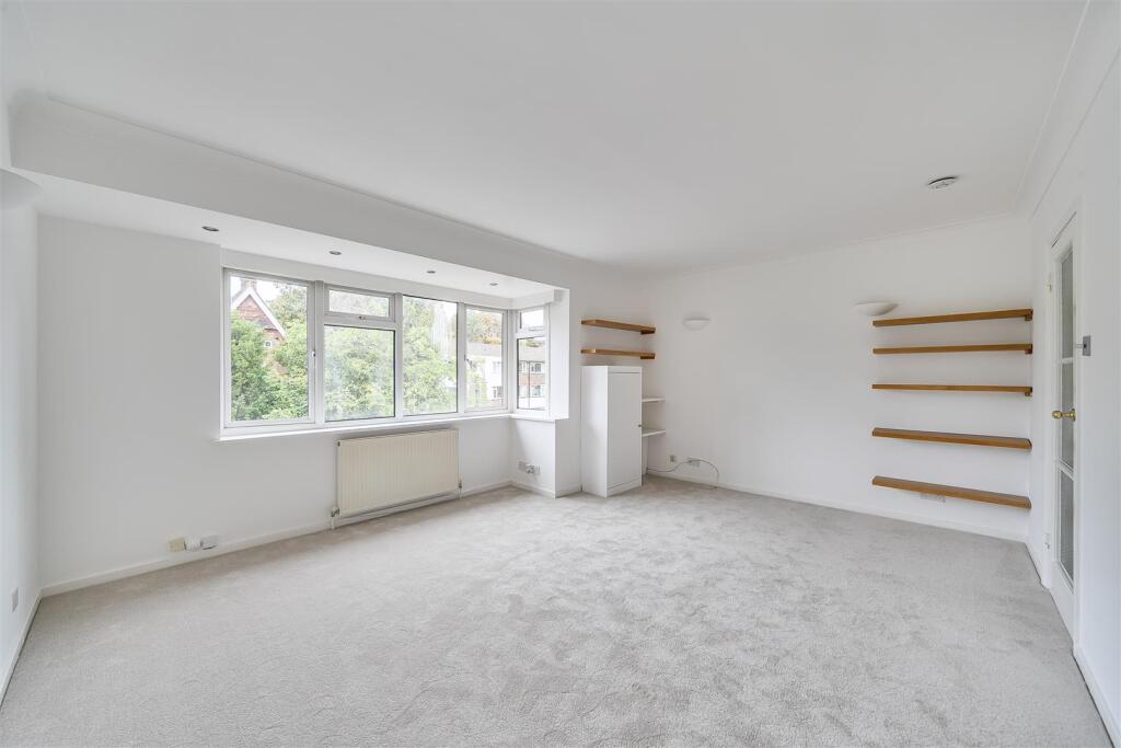 Apartment in Kingston upon Thames - View 2