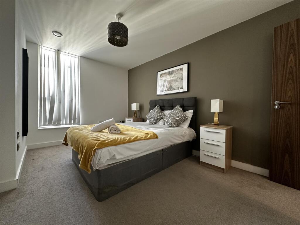 Apartment in Manchester, First Street, City Centre - View 2