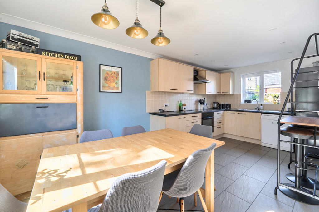 House in Blunsdon St Andrew, Haydon End, Haydon Wick - View 4