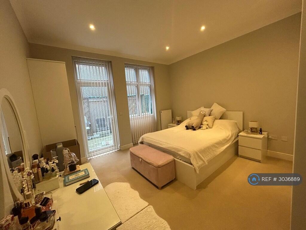 Apartment in Watford - More