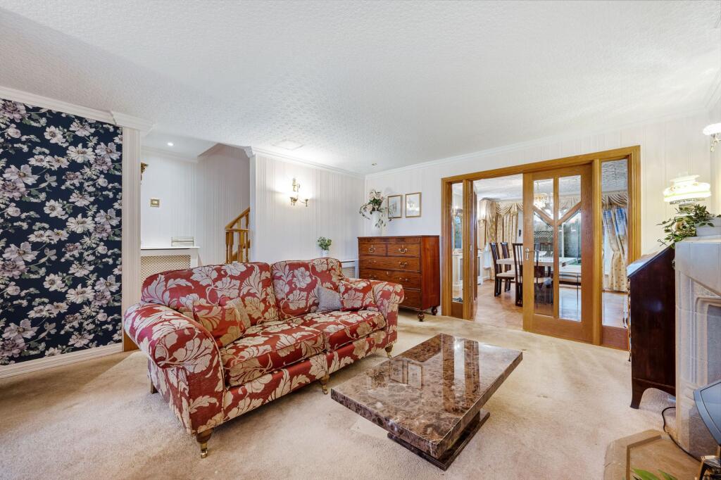 Larkfield Close, Greenmount photo 2