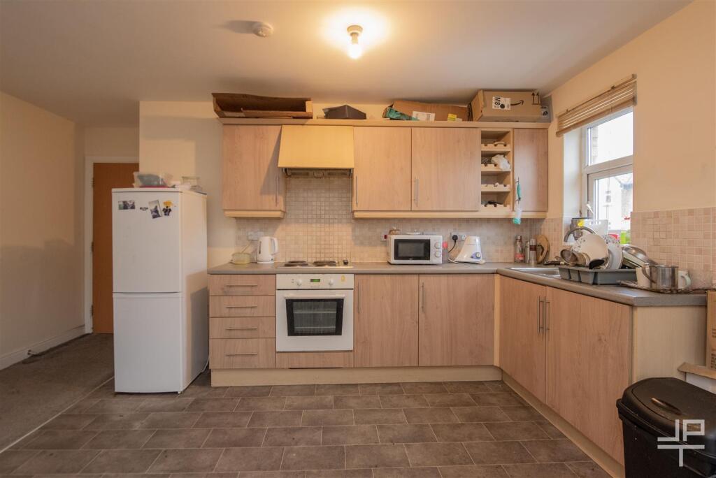 Pendle Court, Leigh, WN7 3AB photo 4