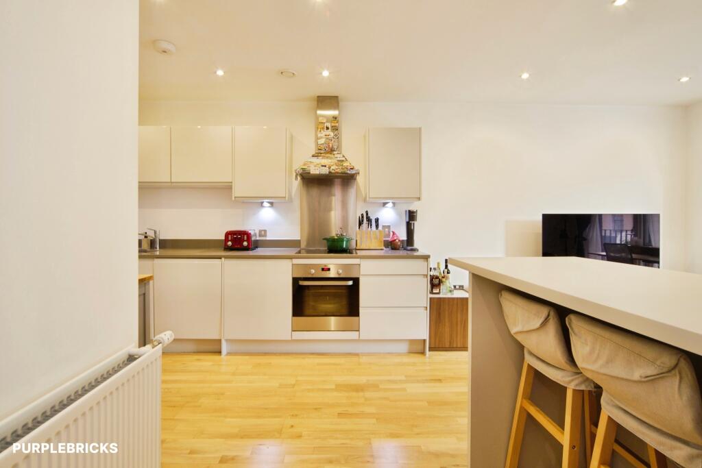 Apartment in London, Custom House, Canning Town - More