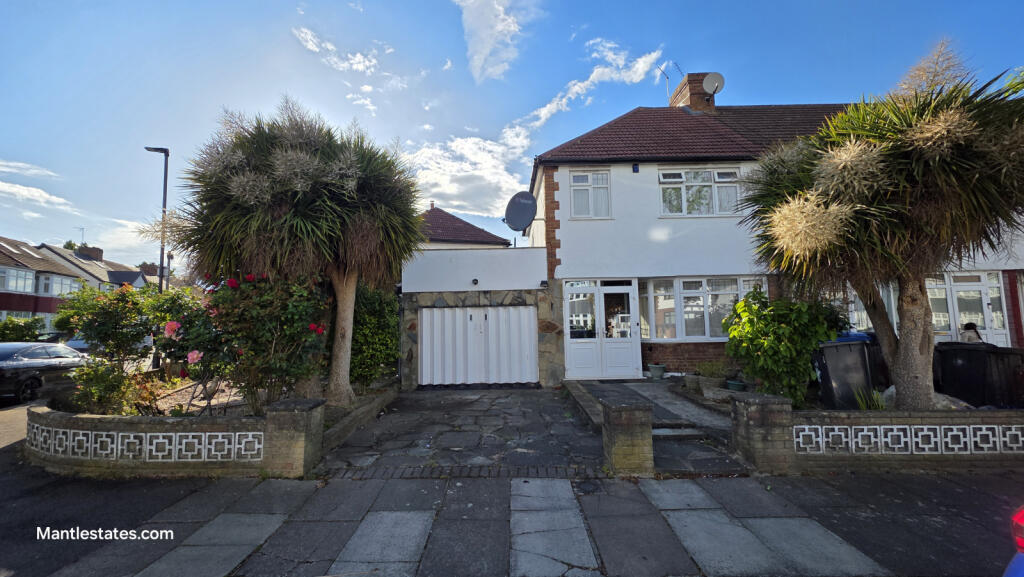 Main image of property: New Park Avenue, Palmers Green N13
