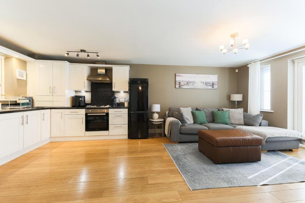 Rosebury Drive, Longbenton, NE12 photo 4
