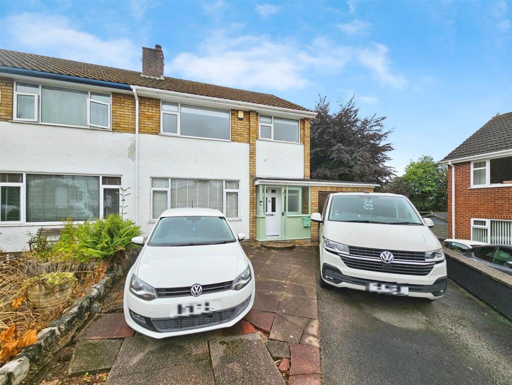 3-bed semi-detached on Oxhay View, Newcastle under Lyme, Staffordshire, £275,000