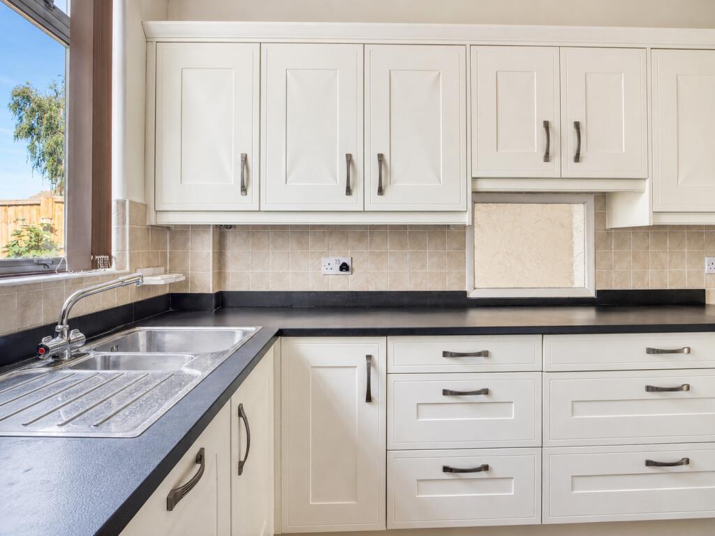 House in Dartford - More
