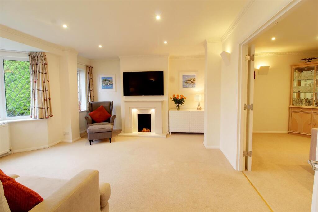House in Potters Bar, Hertfordshire - More