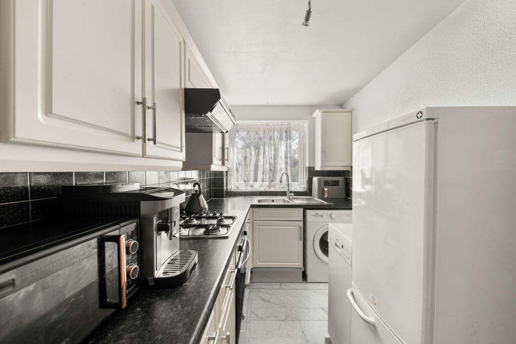 Apartment in Southall - View 2