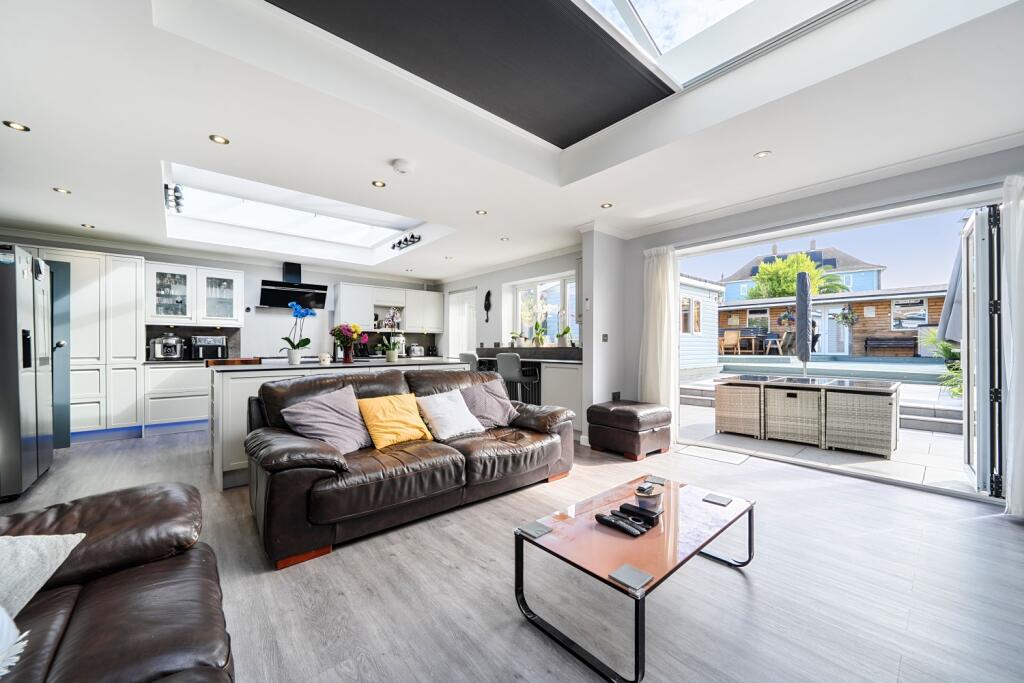 House in Canterbury - More