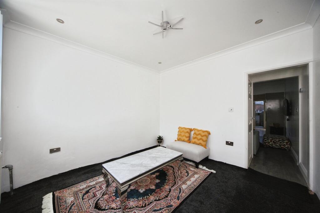 Warwick Road West, Luton - View 6