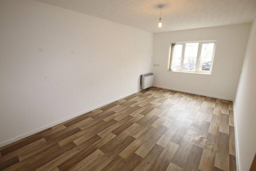 Westcliff Court, Edith Road, Clacton on Sea, CO15 photo 4
