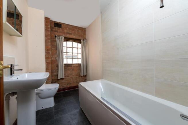 Flat 4 bathroom