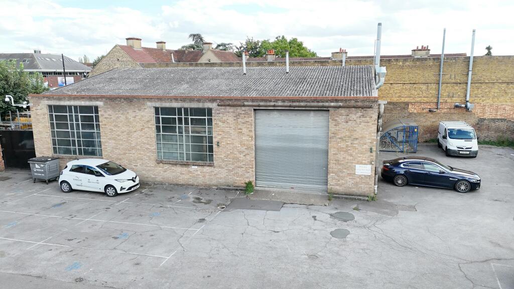 Rear shutter