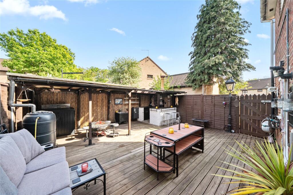 Sandy Road, Addlestone, Surrey, KT15 photo 4