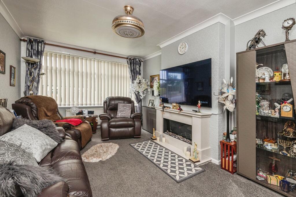 Lee Side Road, Batley, WF17 photo 4