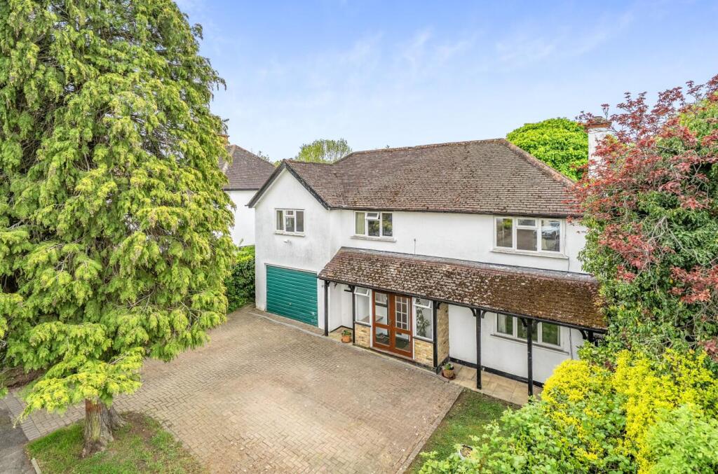 5-bed detached on Chiltern Avenue, Bushey, WD23, £1,000,000