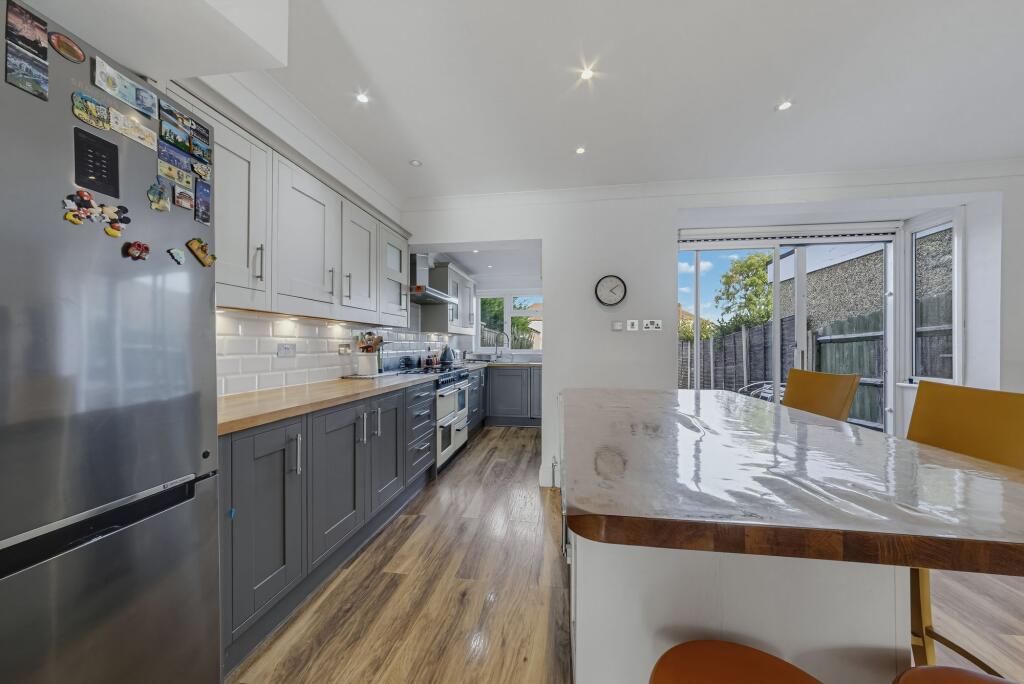 House in London, Benhilton - View 5