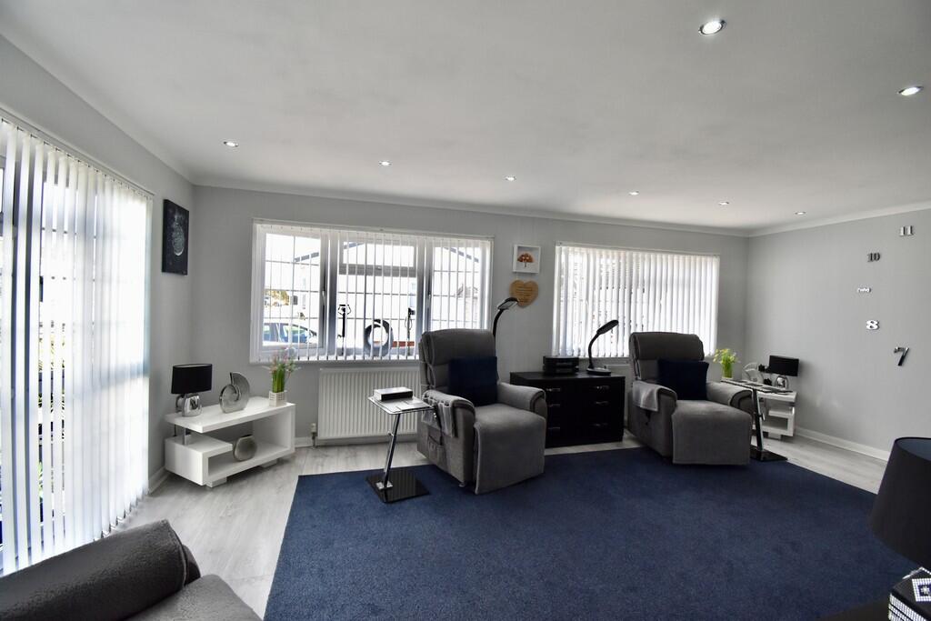 House in Lincoln - View 5