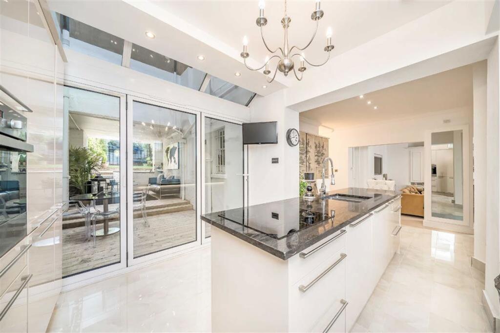 Apartment in London - View 3