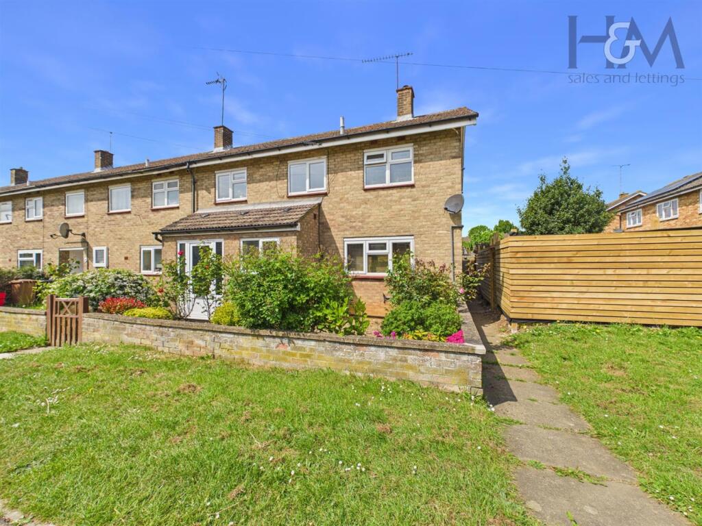 Main image of property: Broadwater Crescent, Stevenage, Hertfordshire, SG2 8EF