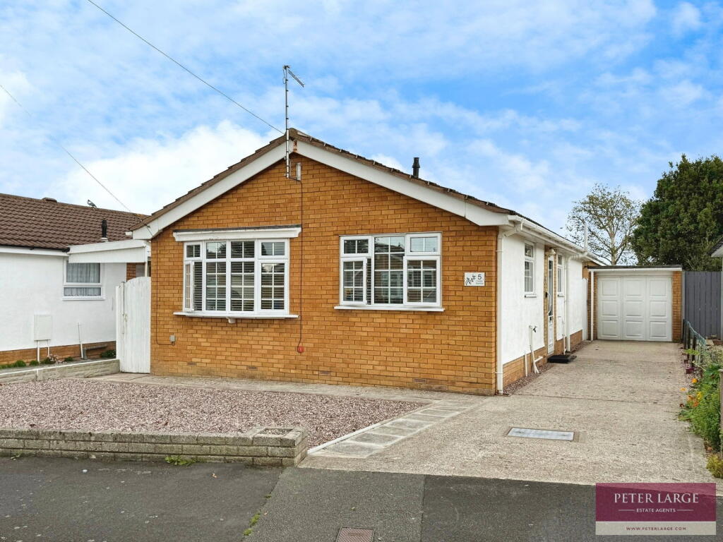Main image of property: 5 Cedar Ave, Rhyl, Denbighshire LL18 4JS