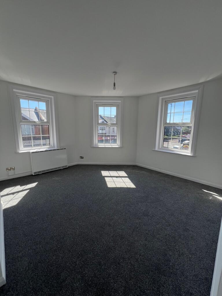 Apartment in Bournemouth, Moordown - View 3