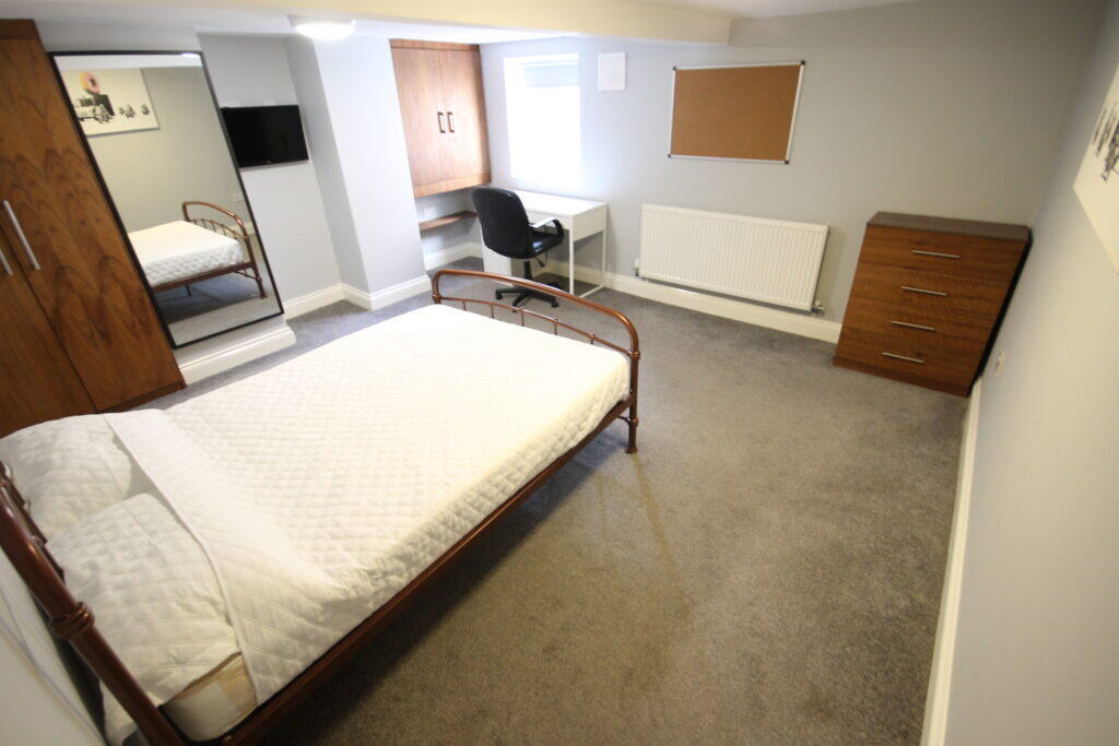 6 bedroom terraced house for rent