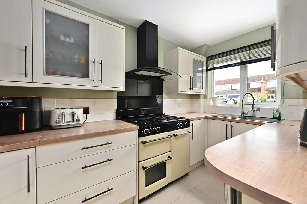 Binsted Drive, Blackwater, Camberley photo 3