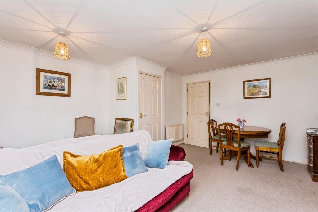 House in Horsham, Old Holbrook, North Horsham - View 4