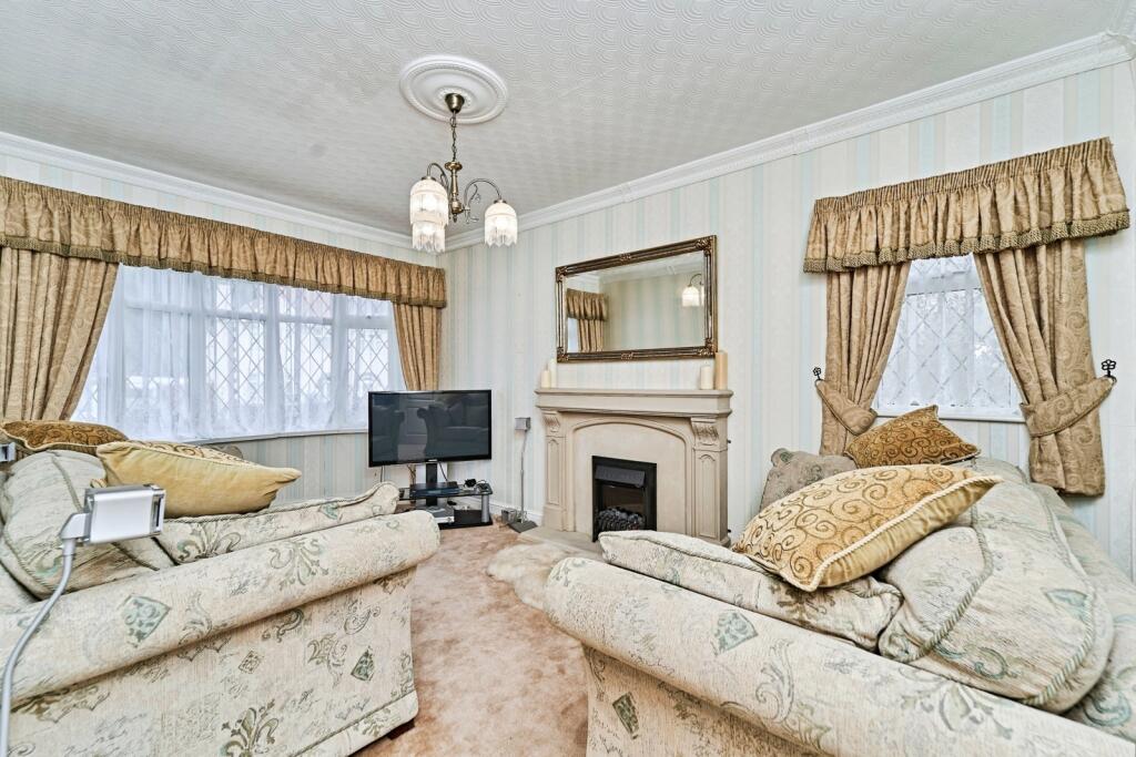 Rowan Crescent, Wolverhampton, West Midlands, WV3 photo 2