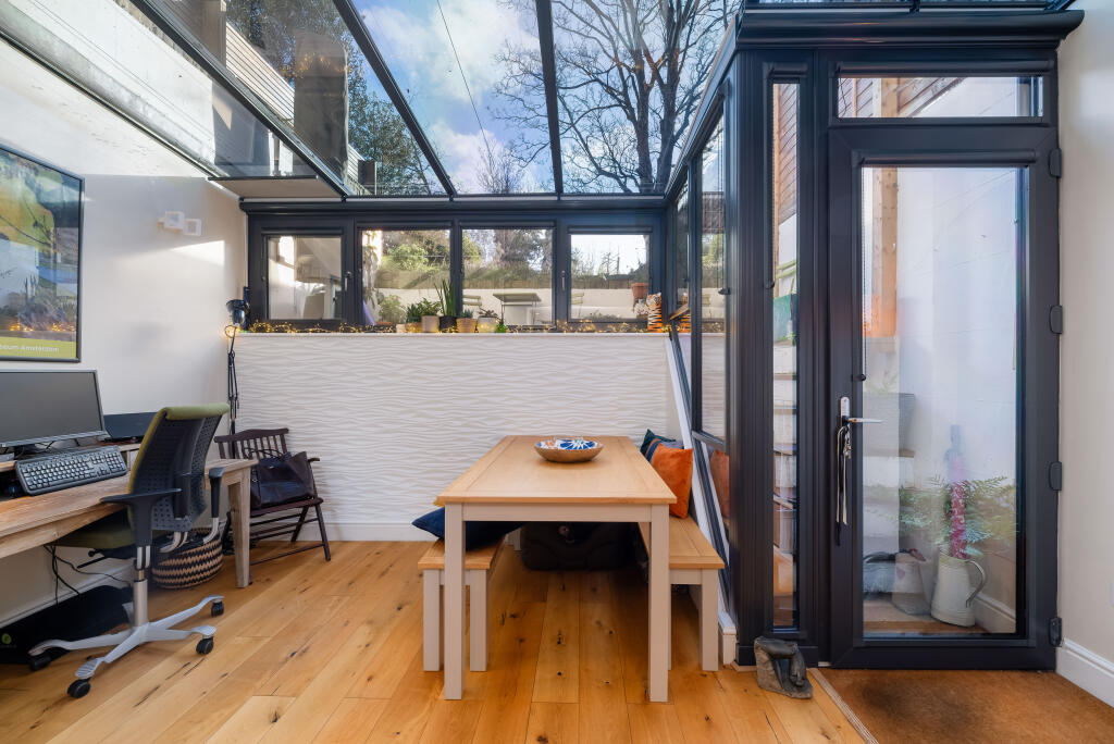 Apartment in London - View 5