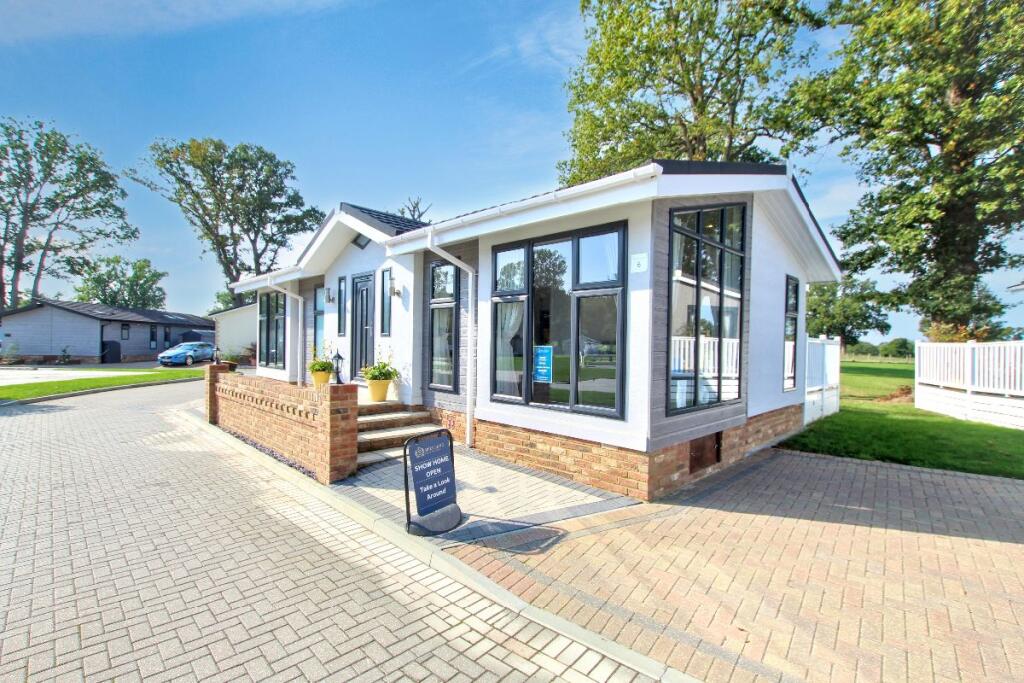 2-bed caravan on Meadow Gardens, Spill Land Country Park, £230,000