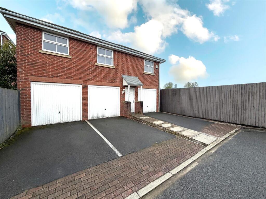 Main image of property: Marchwood Close, Blackrod, Bolton