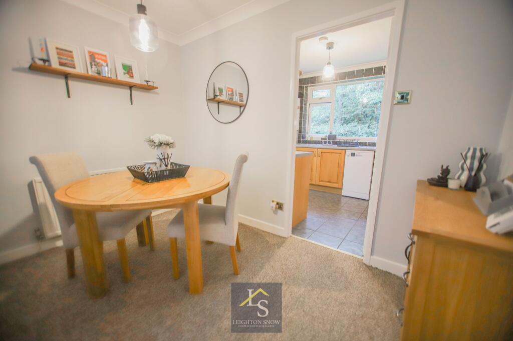 Warren Close, Bramhall, SK7 photo 4