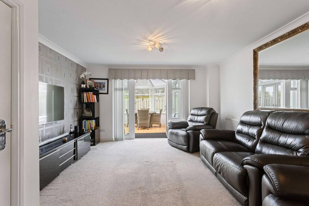 18 Park Gardens, Wallyford, Musselburgh, EH21 8DB photo 2
